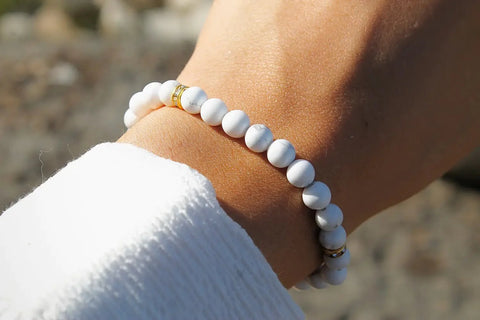 Tout savoir sur l'Howlite : la pierre de l'équilibre mental et émotionnel - Une Vie Plus Saine