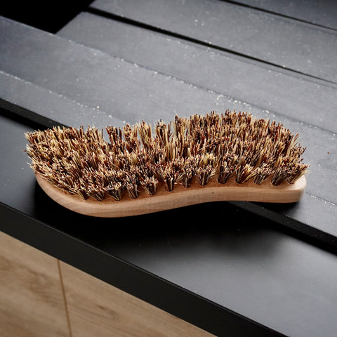 Brosse ménage dure en bois et fibres naturelles