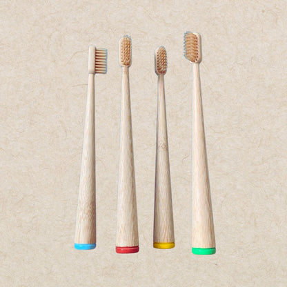 Brosse à dents | BAMBOU | Jaune, vert, rouge ou bleu | Tient debout grâce à son soclebrosse à dentsUneViePlusSaine
