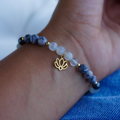 Le bracelet de la stabilité | Jaspe gris, Hématite & Pierre de LunepierreUneViePlusSaine